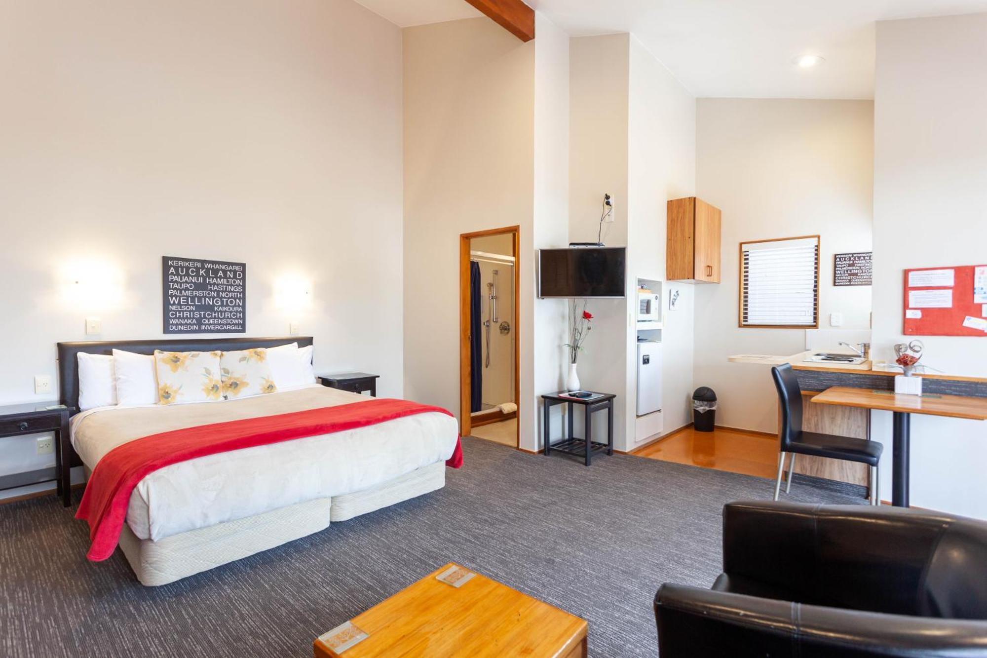 Cascades Lakefront Motel Taupo Room photo A studio apartment in New Zealand