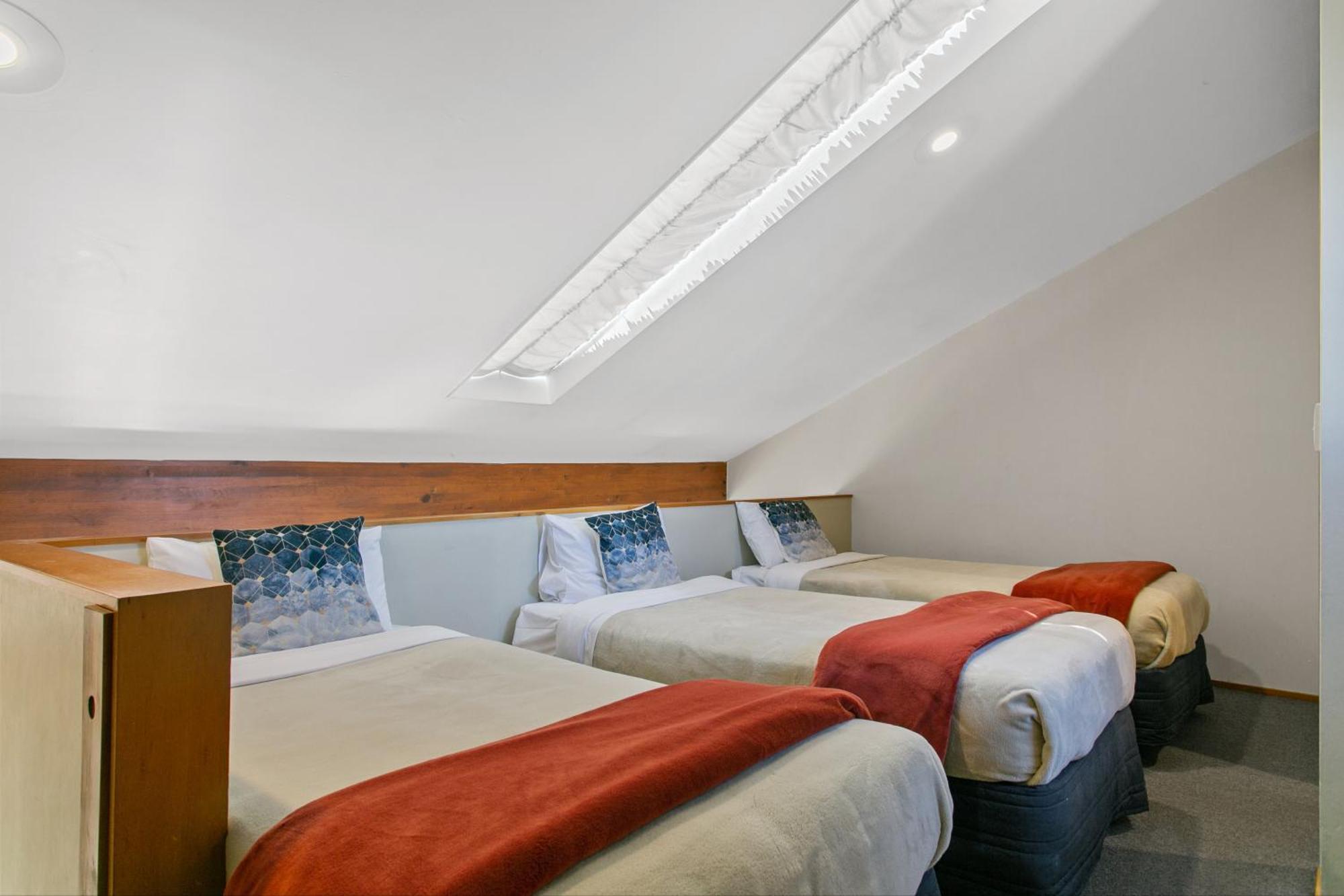 Cascades Lakefront Motel Taupo Exterior photo Skylight in a hotel room