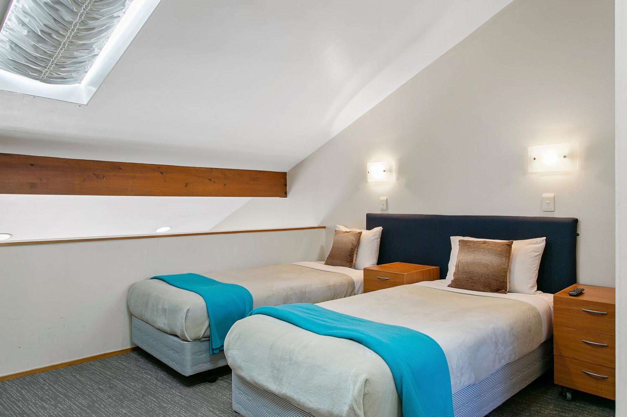 Cascades Lakefront Motel Taupo Exterior photo Loft room