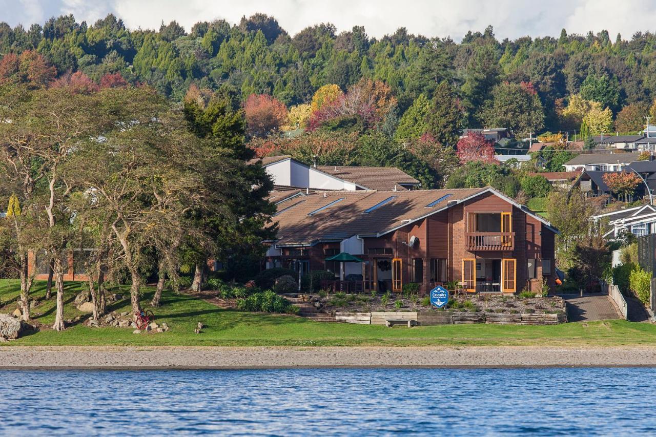 Cascades Lakefront Motel Taupo Exterior photo Residential neighborhood on the shore of Lake Stevens